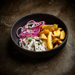 Соленые грузди в сметане с деревенским картофелем