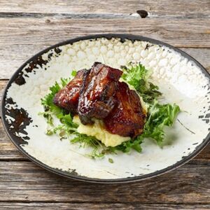 Ребра с картофельным пюре