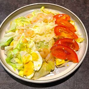 Салат Цезарь с креветками