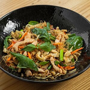 Пад Кхи Мао с цыпленком