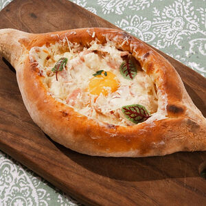 Хачапури по-аджарски «Карбонара»