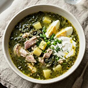 Борщ зелёный с курицей 