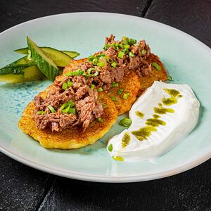 Драники со рваной говядиной