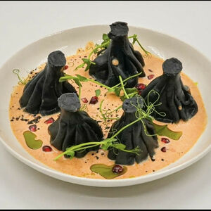 Хинкали с семгой в соусе том ям