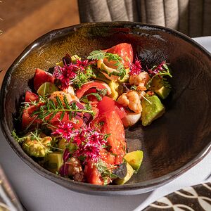 Салат с кальмаром и креветками