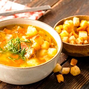 Суп гороховый с сухариками