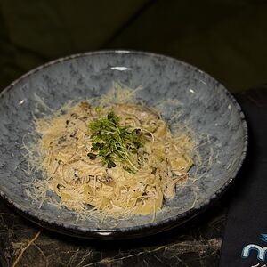 Феттучини с шампиньонами и трюфельным соусом