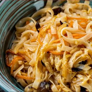 Рисовая лапша с овощами