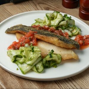 Камбала с пастой из цукини, соусом песто