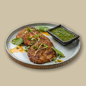 Грибные оладьи с соусом чимичурри