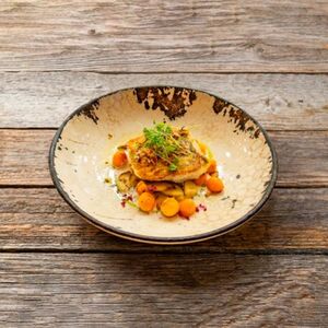 Судак с печеной тыквой и пастернаком конфи