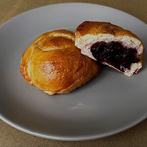 Пирожок со смородиной