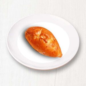 Пирожок с жареной капустой и яйцом