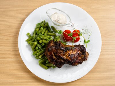 Стейк из свинины со стручковой фасолью