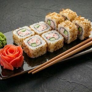 Спайси-ролл в стружке тунца краб