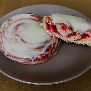 Синнабон с малиной