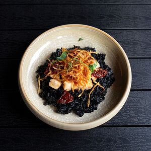 Черное ризотто с треской