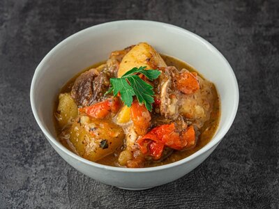 Наваристое жаркое с говядиной, картофелем и овощами