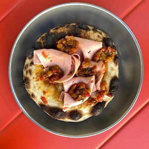 Ветчина с тапенадой