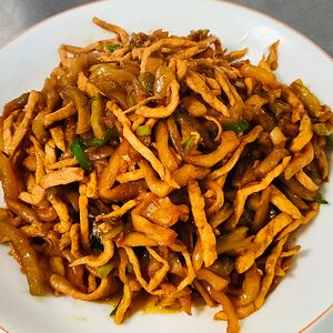 Жареные кусочки свинины с Чжацай 