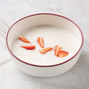 Каша рисовая с клубникой