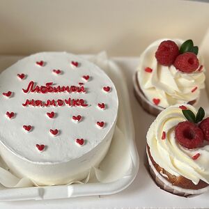 Бенто-торт и 2 капкейка «Любимой мамочке» 