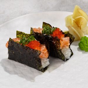 Острый суши с лососем (2 шт.)