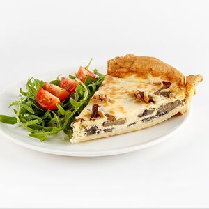 Киш грибной с салатом