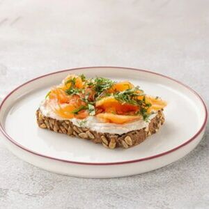 Норвежский тост с лососем