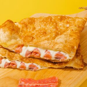 Чебурек с красной рыбой и творожным сыром
