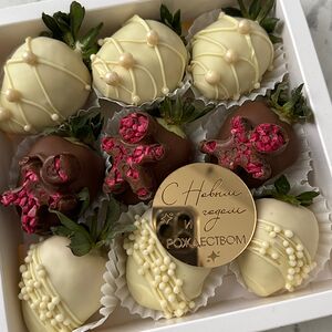 Клубника в бельгийском шоколаде на Новый год 