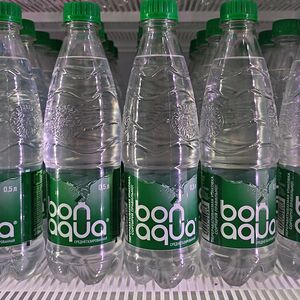 Бонаква среднегазированная 