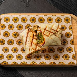 Закрытый кебаб с цыпленком и копченым ананасом