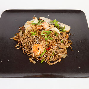 Гречневая лапша вок c морепродуктами