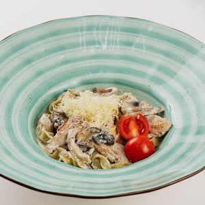 Фетучини с курицей и грибами