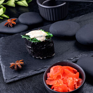 Суши с водорослями Чука