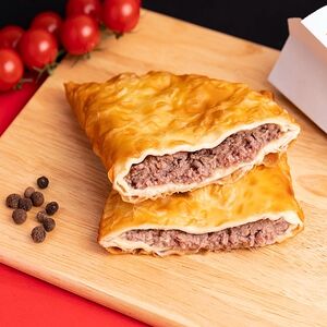 Чебурек с телятиной и барбарисом