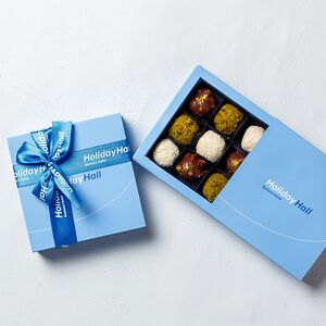 Конфеты ручной работы в фирменной подарочной упаковке 