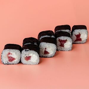 Ролл с тунцом