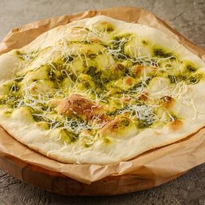 Фокачча с песто и пармезаном