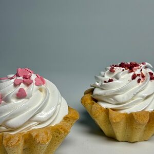 Корзинка с белковым кремом