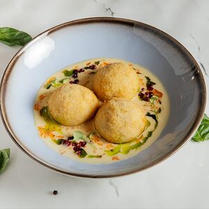 Щучьи котлеты с соусом Берблан