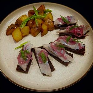 Олюторская сельдь и жареный картофель