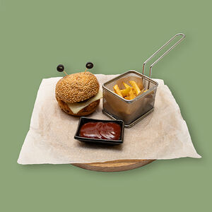 Мини чикенбургер с картофелем фри