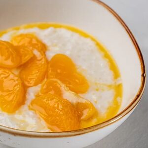 Каша рисовая на молоке с мандаринами