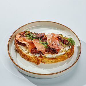 Прошутто со страчателлой