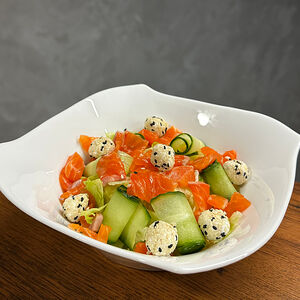 Салат со слабосоленым лососем