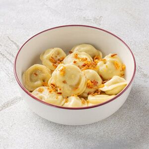 Пельмени со сливочным соусом