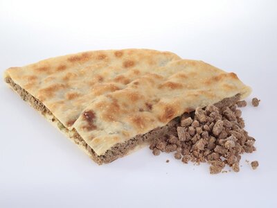 Осетинский пирог с печенью говяжьей и солеными огурцами