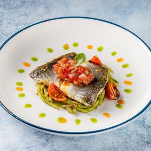 Филе сибаса со спагетти из цукини